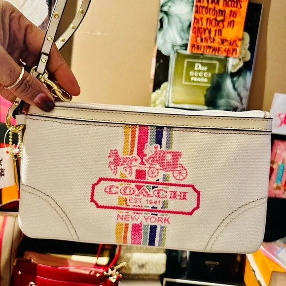 NWT Coach Signature Poppy Legacy Striped Wristlet with Box - Picture 15 of 16